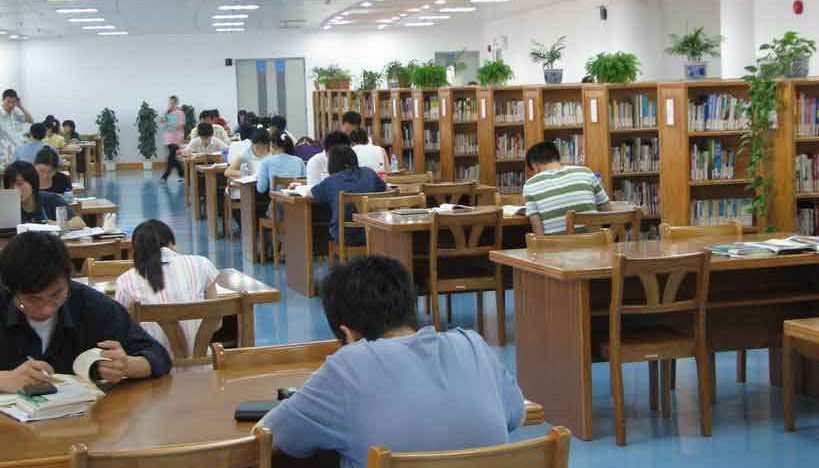 Universidad de Donghua library